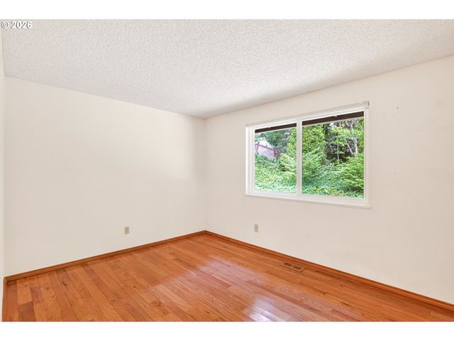 14775 Nw OAKHILLS Dr, Beaverton, OR 97006