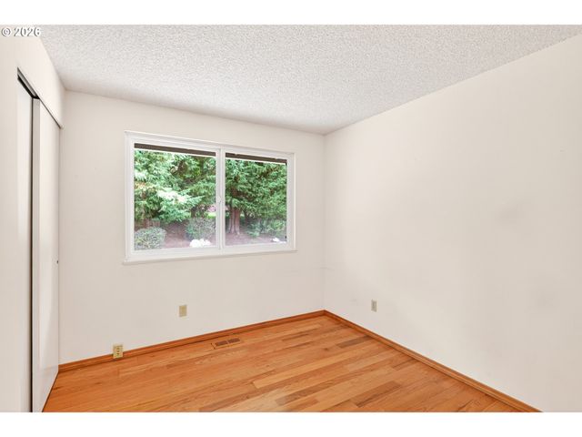 14775 Nw OAKHILLS Dr, Beaverton, OR 97006