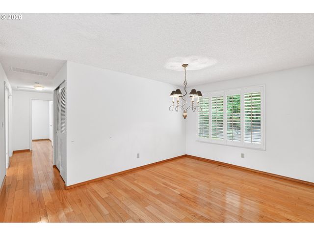 14775 Nw OAKHILLS Dr, Beaverton, OR 97006