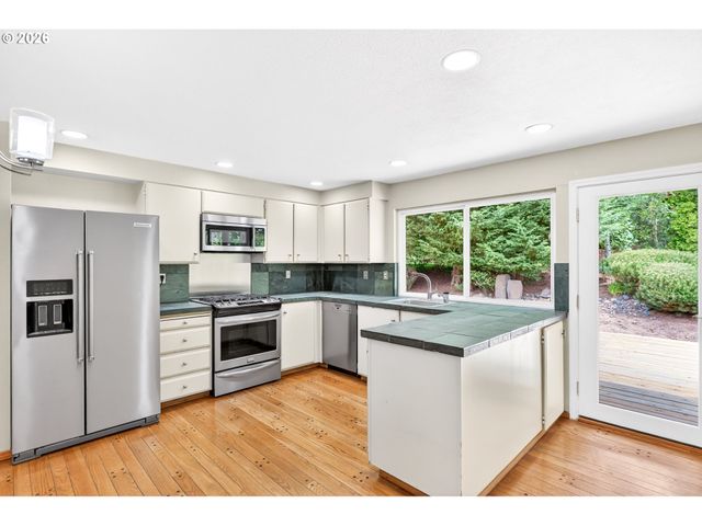 14775 Nw OAKHILLS Dr, Beaverton, OR 97006