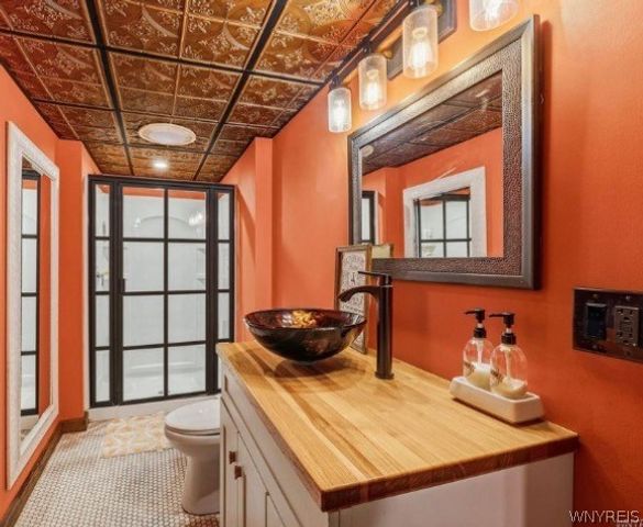 1 Hillcrest Street, Niagara Falls, NY 14303