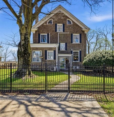 1 Hillcrest Street, Niagara Falls, NY 14303