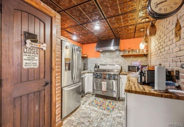 1 Hillcrest Street, Niagara Falls, NY 14303