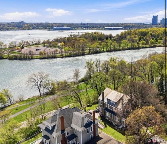 1 Hillcrest Street, Niagara Falls, NY 14303
