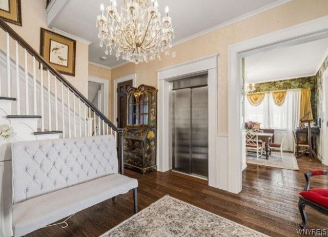 1 Hillcrest Street, Niagara Falls, NY 14303
