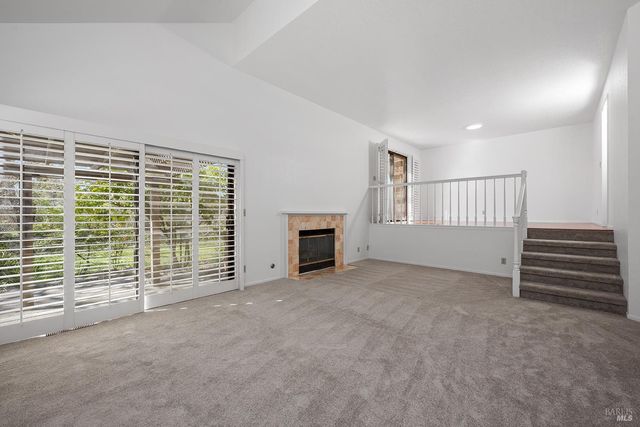 9239 Lakewood Dr, Windsor, CA 95492