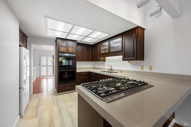 9239 Lakewood Dr, Windsor, CA 95492