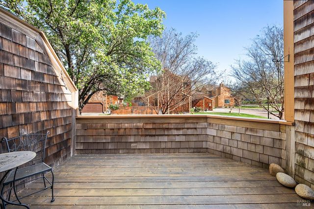 9239 Lakewood Dr, Windsor, CA 95492