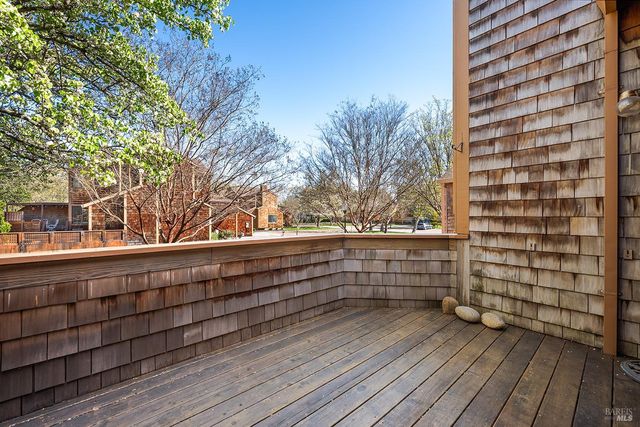 9239 Lakewood Dr, Windsor, CA 95492