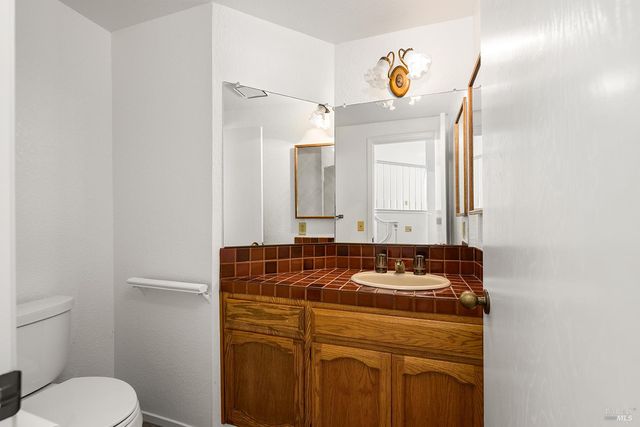 9239 Lakewood Dr, Windsor, CA 95492