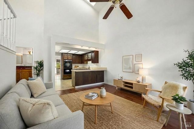 9239 Lakewood Dr, Windsor, CA 95492