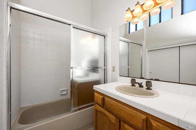 9239 Lakewood Dr, Windsor, CA 95492