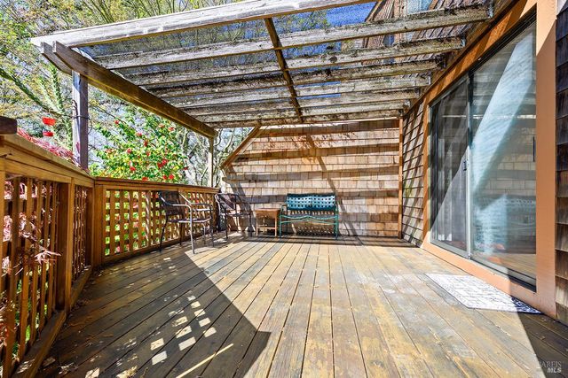 9239 Lakewood Dr, Windsor, CA 95492