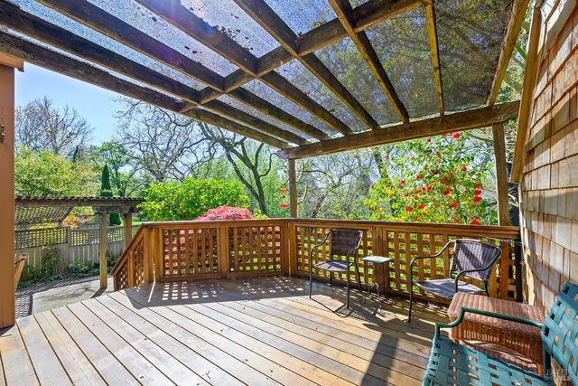 9239 Lakewood Dr, Windsor, CA 95492