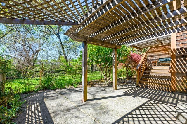 9239 Lakewood Dr, Windsor, CA 95492