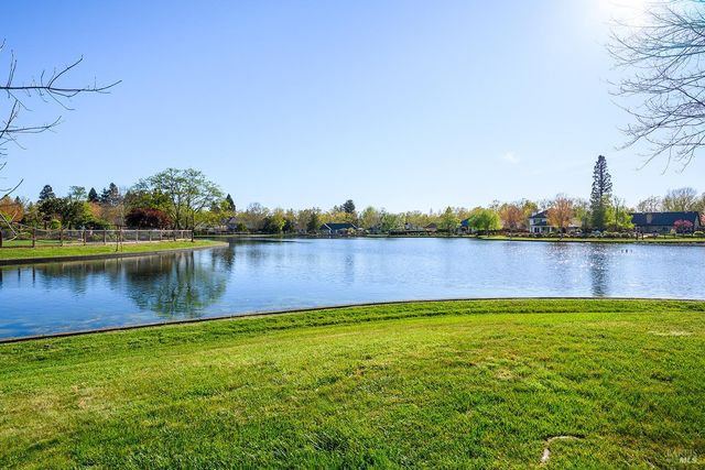 9239 Lakewood Dr, Windsor, CA 95492