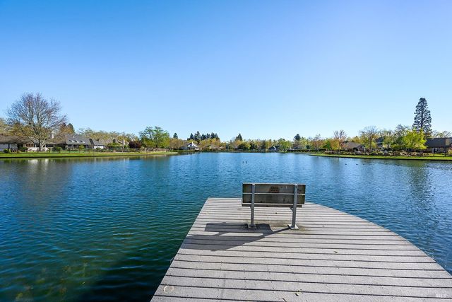 9239 Lakewood Dr, Windsor, CA 95492