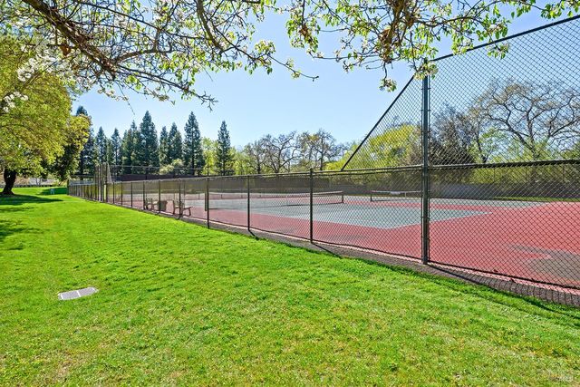 9239 Lakewood Dr, Windsor, CA 95492