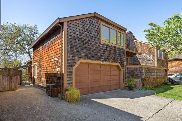 9239 Lakewood Dr, Windsor, CA 95492