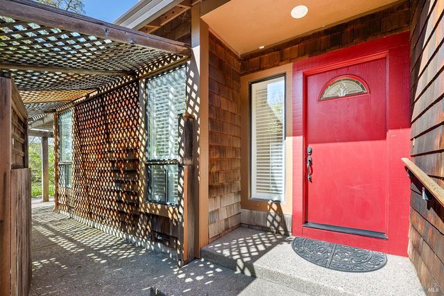 9239 Lakewood Dr, Windsor, CA 95492