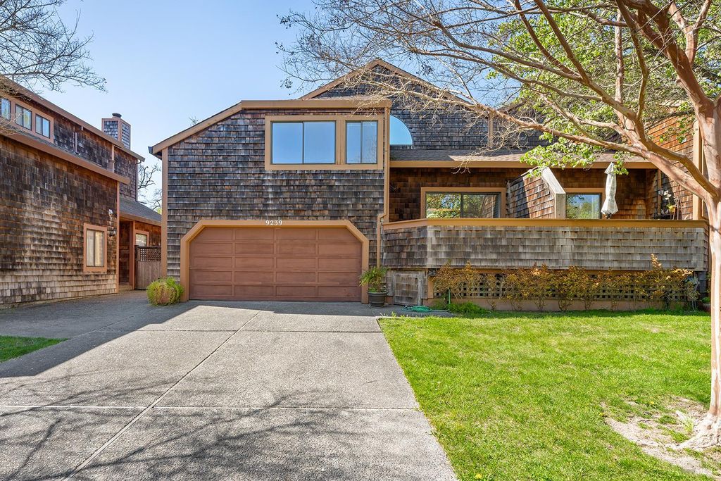 9239 Lakewood Dr, Windsor, CA 95492