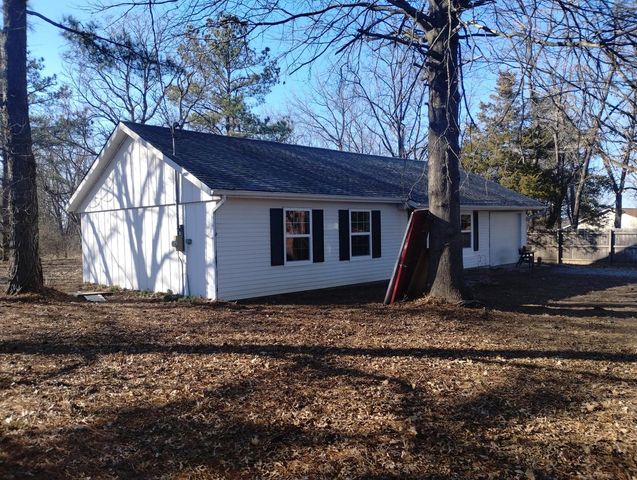 12527 Greenbriar Road, Carterville, IL 62918