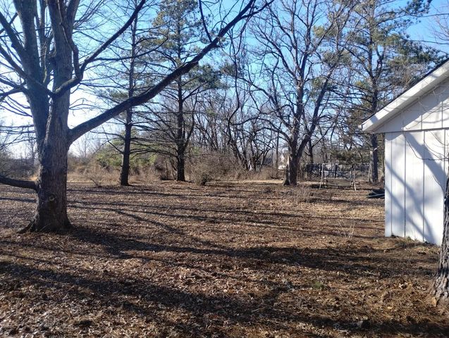 12527 Greenbriar Road, Carterville, IL 62918