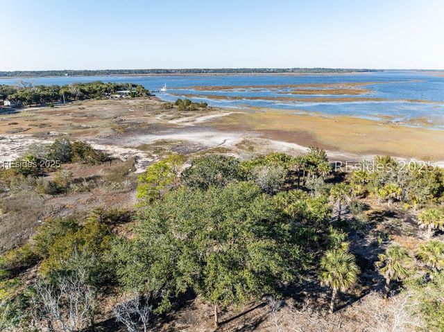 36 Ashton Dr, St Helena Island, SC 29920