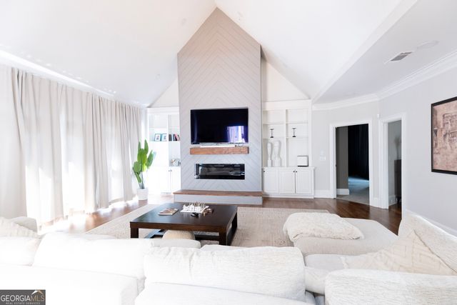 700 S Brighton Court NW, Atlanta, GA 30327