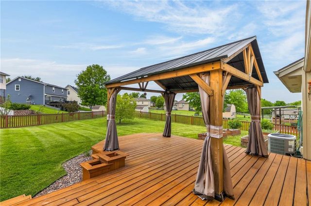 810 Pine crest Avenue, Kearney, MO 64060