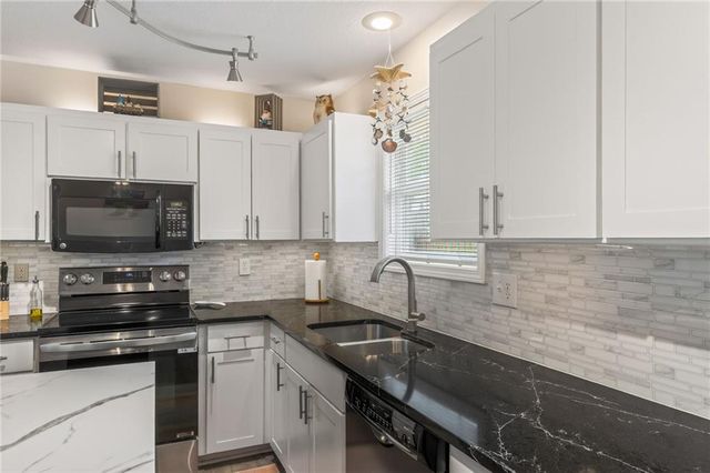 810 Pine crest Avenue, Kearney, MO 64060