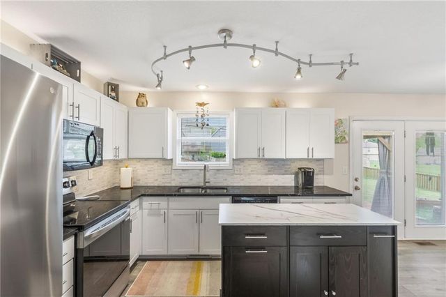 810 Pine crest Avenue, Kearney, MO 64060