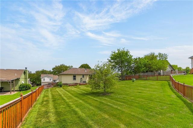 810 Pine crest Avenue, Kearney, MO 64060