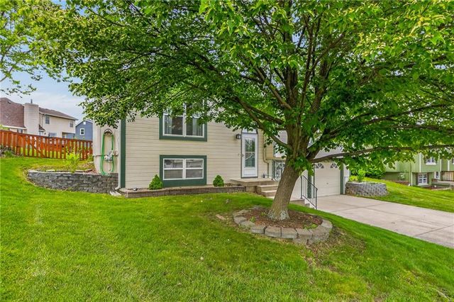 810 Pine crest Avenue, Kearney, MO 64060