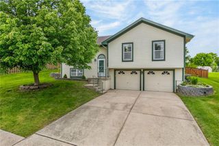 810 Pine crest Avenue, Kearney, MO 64060