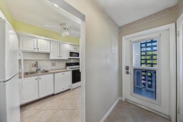 400 SE 10th Street 205, Deerfield Beach, FL 33441