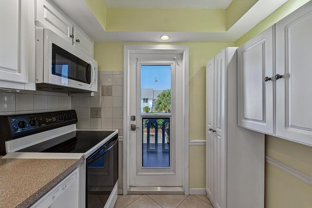 400 SE 10th Street 205, Deerfield Beach, FL 33441