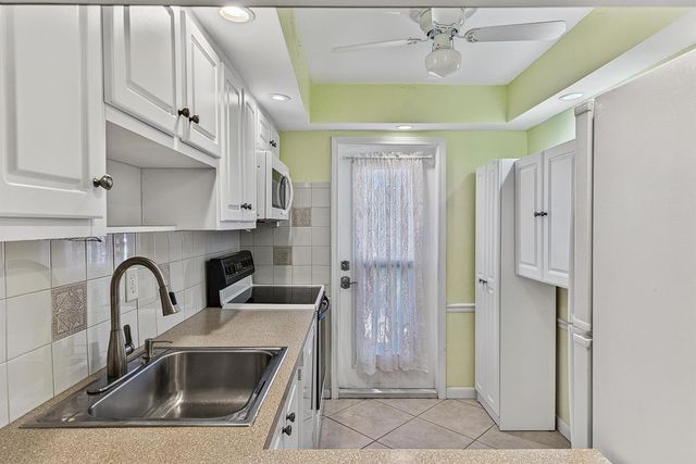400 SE 10th Street 205, Deerfield Beach, FL 33441