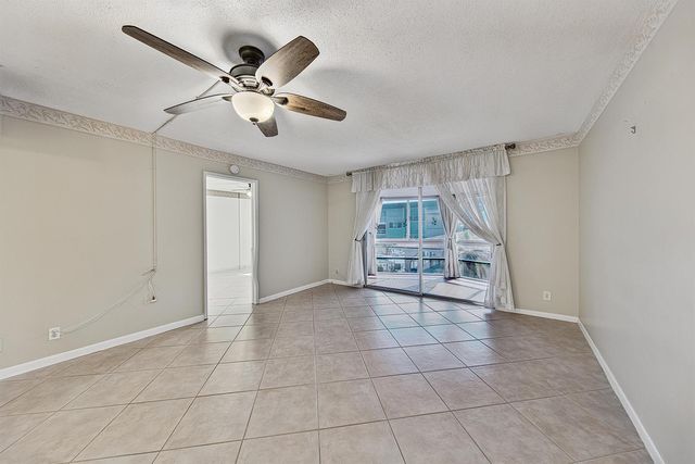 400 SE 10th Street 205, Deerfield Beach, FL 33441