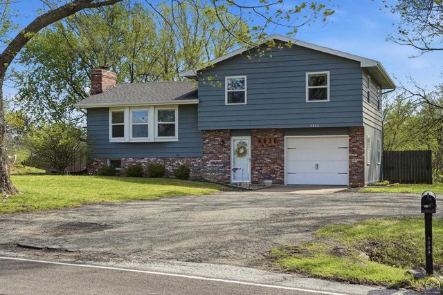 4936 NW Brickyard RD, Topeka, KS 66618