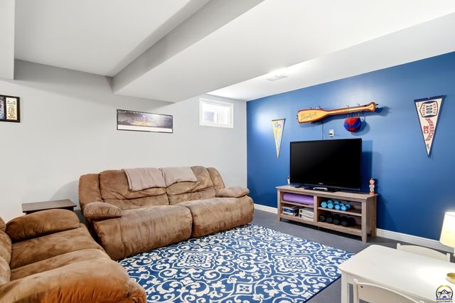 4936 NW Brickyard RD, Topeka, KS 66618