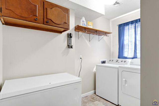 4936 NW Brickyard RD, Topeka, KS 66618