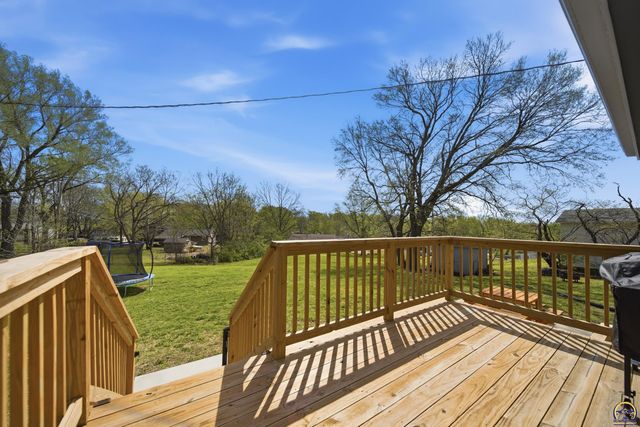 4936 NW Brickyard RD, Topeka, KS 66618
