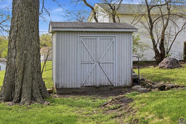 4936 NW Brickyard RD, Topeka, KS 66618
