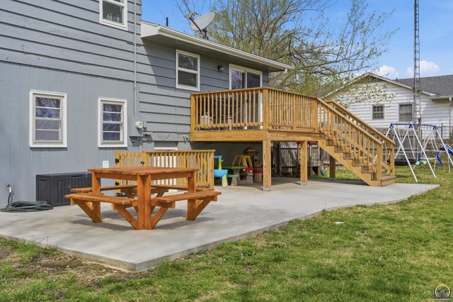 4936 NW Brickyard RD, Topeka, KS 66618