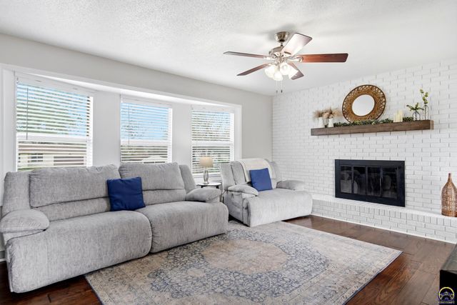 4936 NW Brickyard RD, Topeka, KS 66618