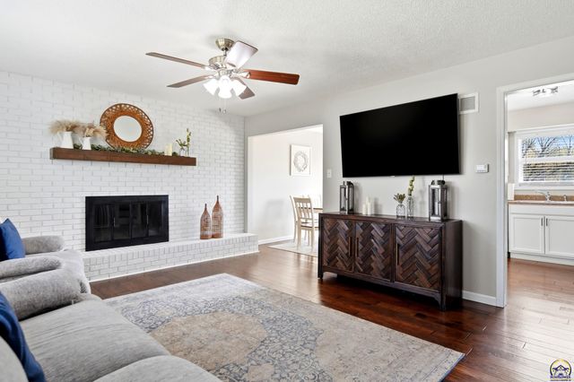 4936 NW Brickyard RD, Topeka, KS 66618