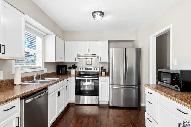 4936 NW Brickyard RD, Topeka, KS 66618