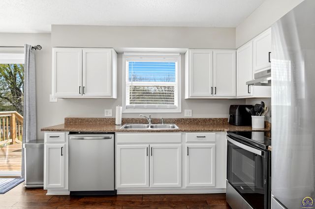 4936 NW Brickyard RD, Topeka, KS 66618