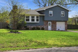 4936 NW Brickyard RD, Topeka, KS 66618